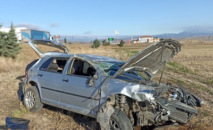 Amasya'da otomobil ile pikabın çarpıştığı kazada 3 kişi yaralandı