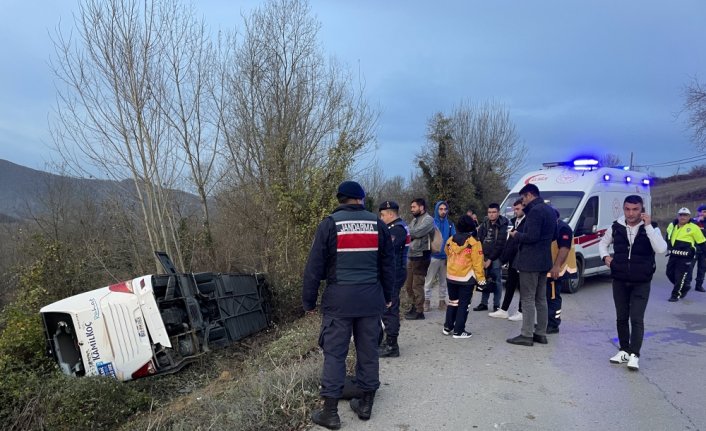 GÜNCELLEME - Bartın'da yolcu otobüsünün devrilmesi sonucu 40 kişi yaralandı