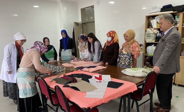 Rize'de eski okul binası, kooperatif üyesi kadınlara tekstil atölyesi oldu