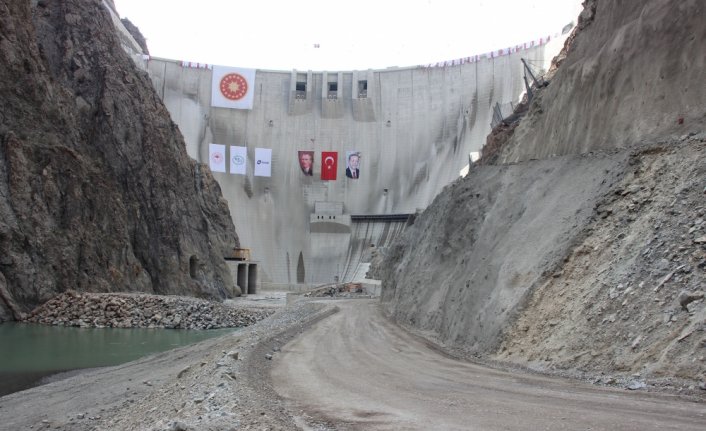 Tarım ve Orman Bakanı Vahit Kirişci, Yusufeli Barajı'nda incelemelerde bulundu: