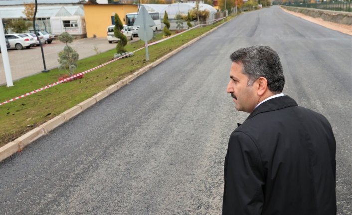Tokat Belediye Başkanı Eroğlu, asfaltlama çalışması biten caddeyi gezdi