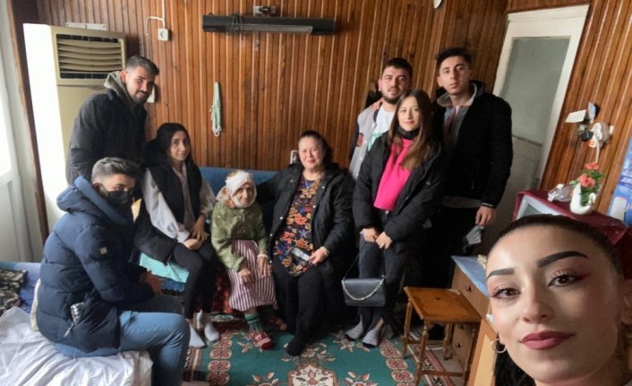 Ayancık'ta üniversite öğrencilerinden yaşlılara ziyaret