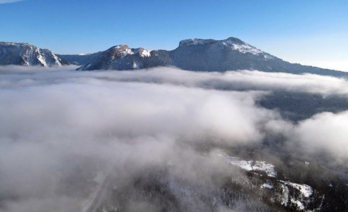 Kar ve sisle kaplanan Küre Dağları havadan görüntülendi