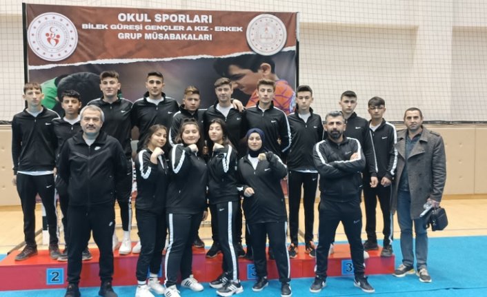 Çorum'u bilek güreşi Türkiye finalinde Mecitözülü öğrenciler temsil edecek