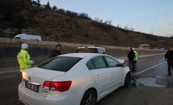 Tokat'ta 6 aracın karıştığı kazada 11 kişi yaralandı