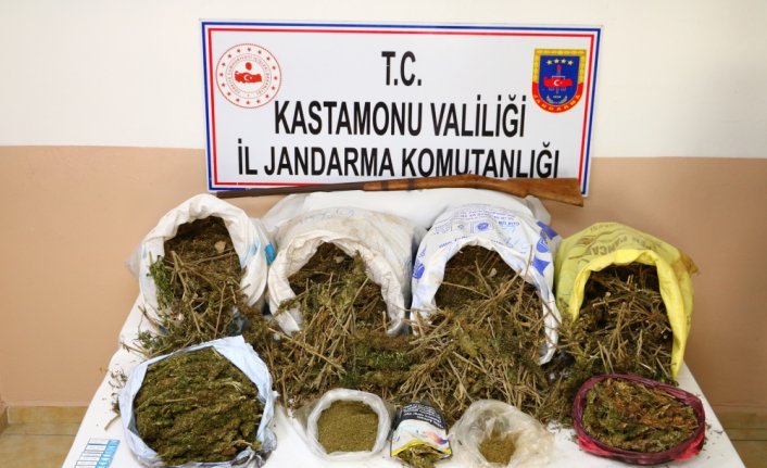 Kastamonu'da evinde 28 kilogram uyuşturucu bulunan zanlı gözaltına alındı