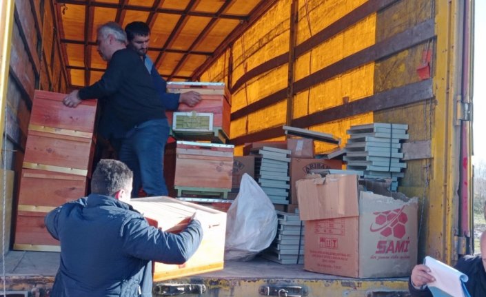 Samsun'da bal üretimini artırmak için 140 arıcıya ekipman desteği verildi