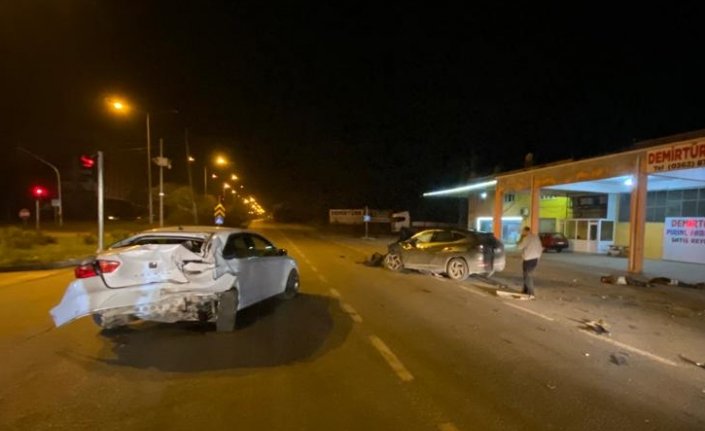 Samsun'da otomobilin çarptığı baba ve oğlu hayatını kaybetti