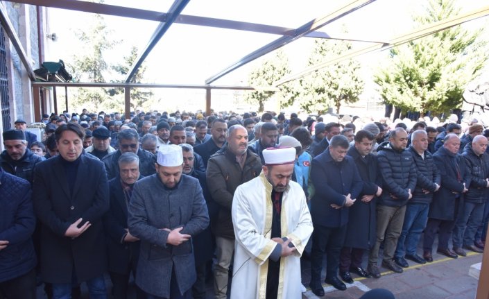 Giresun'da depremlerde hayatını kaybedenler için gıyabi cenaze namazı kılındı