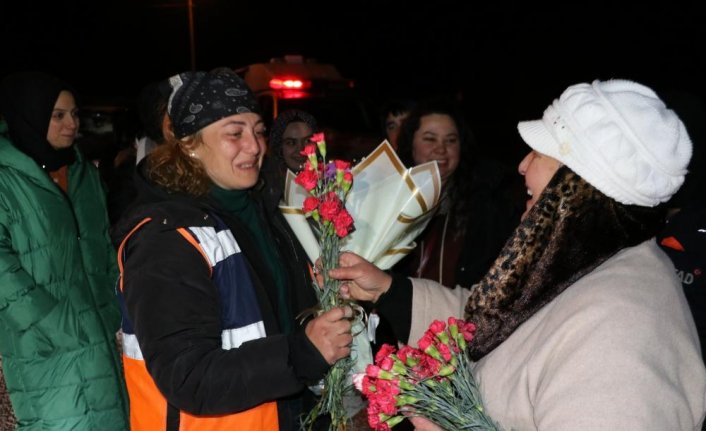 Karabük'ten deprem bölgesine giden AFAD ekibi kente döndü