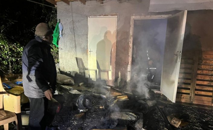 Kastamonu'da şantiyede çıkan yangında personel yatakhanesi yandı