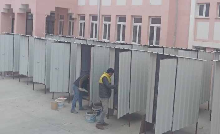 Samsun'da meslek liseleri depremzedelere seyyar tuvalet üretiyor