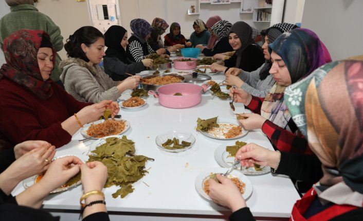Tokatlı kadınlar depremzedeler için yiyecek hazırlıyor