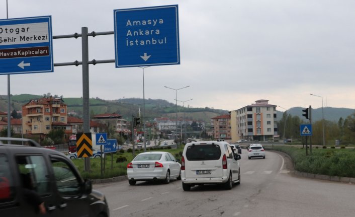 Bayram tatili dönüşü Samsun-Ankara kara yolunda yoğunluk yaşanıyor