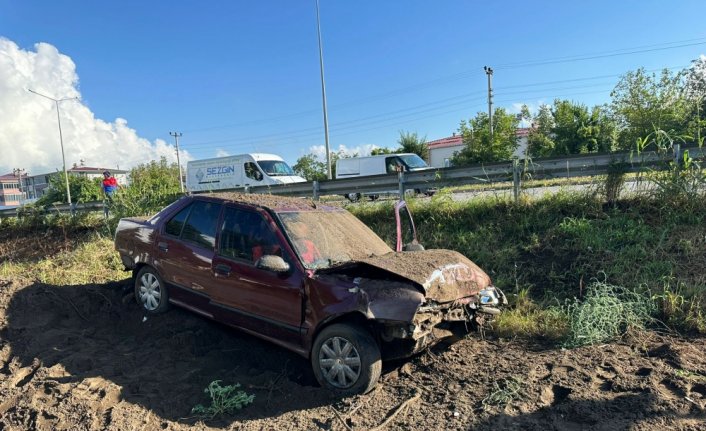 Samsun'da otomobilin şarampole düştüğü kazada 2 kişi yaralandı