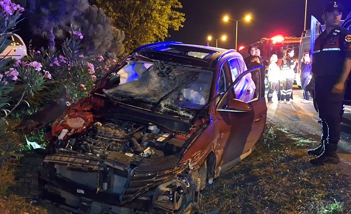 Bafra'da otomobilin çarptığı kamyonetteki kadın yaralandı