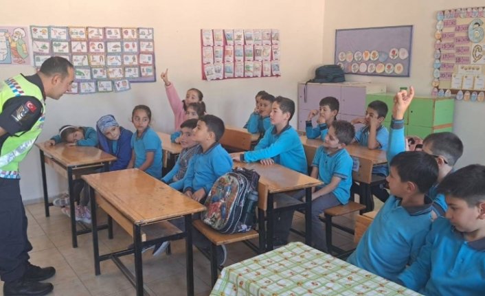 Amasya'da jandarmadan 102 öğrenciye trafik eğitimi
