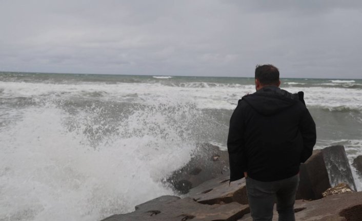 Düzce ve Sakarya'daki balıkçılar, kuvvetli poyraz nedeniyle denize açılamadı