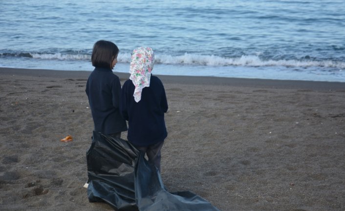 Akçakoca'da öğrenciler çevre temizliği yaptı