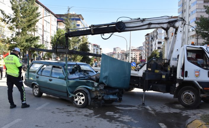 Trabzon'daki trafik kazasında 2 kişi yaralandı