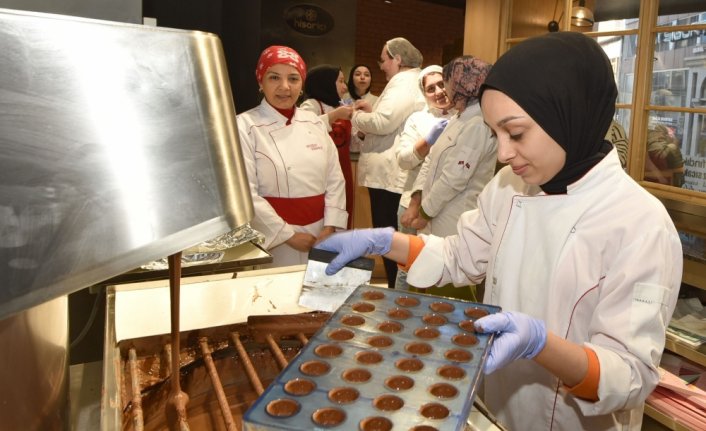 Trabzon'da öğrenciler çikolatanın yapımını öğreniyor