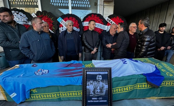 Hayatını kaybeden futbolcunun cenazesi Rize'de toprağa verildi
