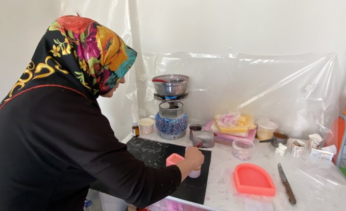 Kastamonulu kadınlar ürettikleri mumlarla aile bütçesine katkı sağlıyor