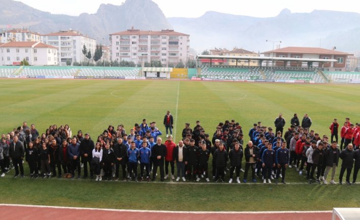 Okul Sporları Futbol Genç Kızlar ve Erkekler Grup Müsabakaları Amasya'da başladı