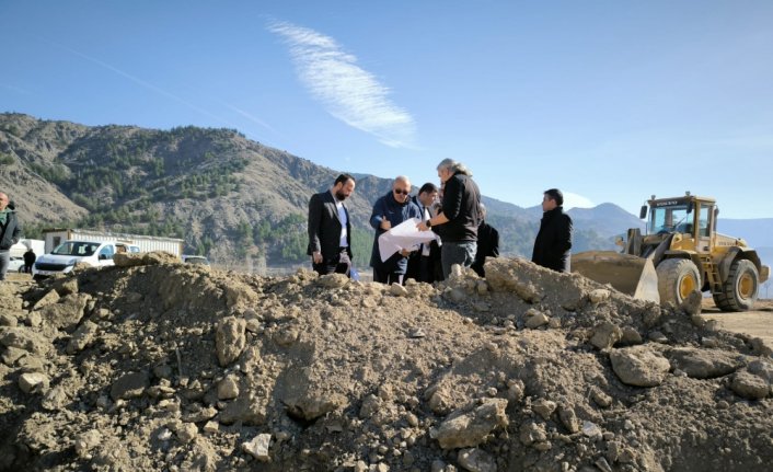Sağlık Bakanlığı yetkilileri, Amasya’da yapılan hastane inşaatını inceledi