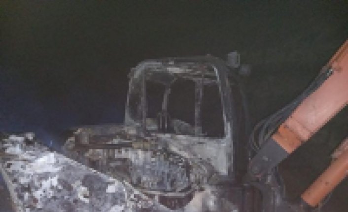Sinop’ta yanan iş makinası itfaiye ekiplerince söndürüldü