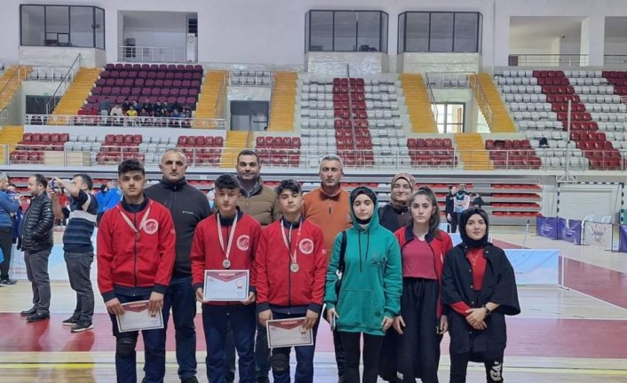 Tokatlı floor curling sporcular Sivas'ta bölge ikinciliği kazandı