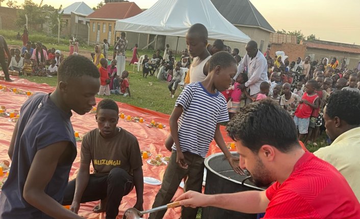 Amasya'daki İyilik Hareketi Derneği Uganda'da iftar sofrası kurdu