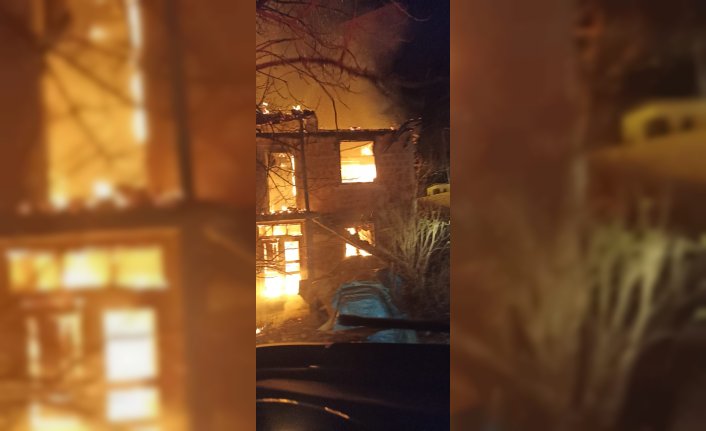 Sinop'ta iki katlı evde çıkan yangın söndürüldü