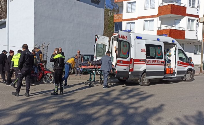Samsun'da otomobil ile çarpışan motosiklet sürücüsü yaralandı