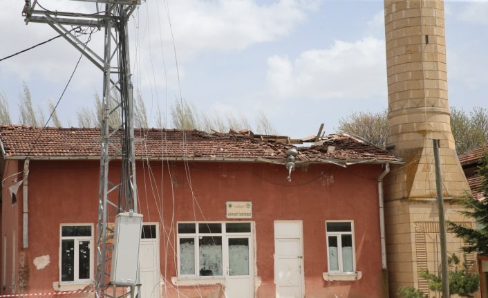 Tokat'taki depremde zarar gören minareler yıkılıyor