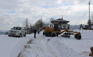 Erbaa'da karla mücadele çalışmaları sürüyor