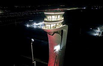 İstanbul Yeni Havalimanı’nda kule Türk Bayrağı renklerine büründü