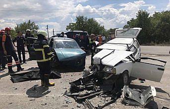 Karabük'te iki otomobil çarpıştı: 1 ölü, 7 yaralı