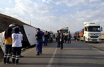 GÜNCELLEME - Amasya'da yolcu otobüsü devrildi: 1 ölü, 14 yaralı