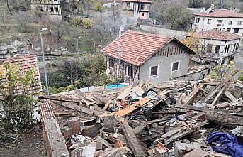 Safranbolu'da tehlikeli yapılar yıkıldı