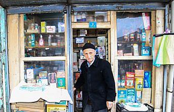 9 metrekarelik dükkanda üç çocuk okutup 65 yıl geçirdi