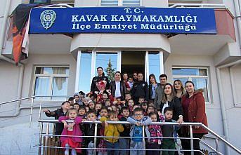 Kavak'ta minik öğrencilerden Emniyet Müdürlüğüne ziyaret