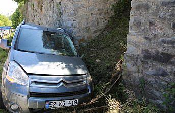 Ordu'da hafif ticari araç su kanalına düştü: 4 yaralı