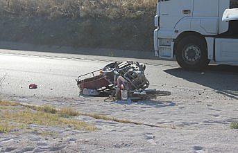 Tırın çarptığı motosiklet sürücüsü hayatını kaybetti