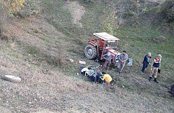 Tarlasını sürerken uçuruma yuvarlanan traktörün sürücüsü öldü