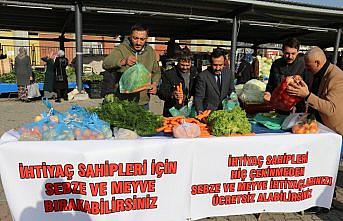 Bolu'da ihtiyaç sahipleri için meyve ve sebze tezgahı kuruldu