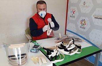 Bakan Kasapoğlu, gençlik merkezlerinde 850 bin maske üretildiğini açıkladı