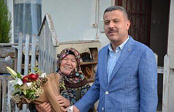 Boyabat'ta kampanyaya ineğini bağışlayan kadın 