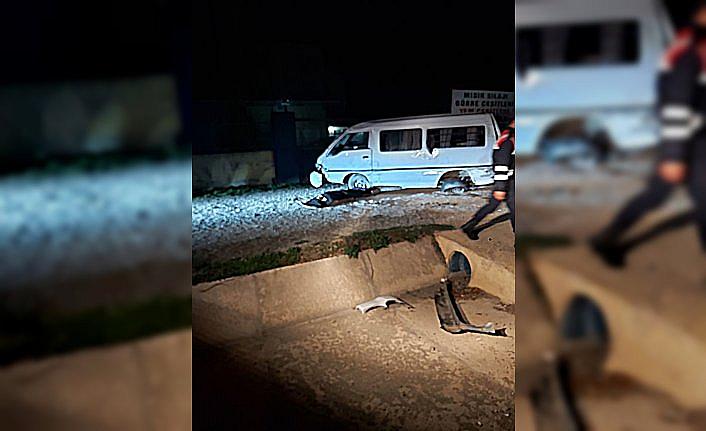 Sinop'ta hafif ticari araç devrildi: 1 ölü