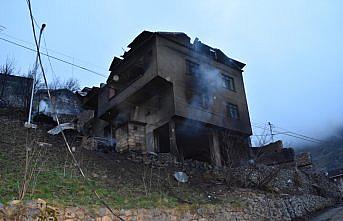 TBMM Çevre Komisyonu Başkanı Balta, Trabzon'da 7 binanın yandığı mahallede incelemede bulundu